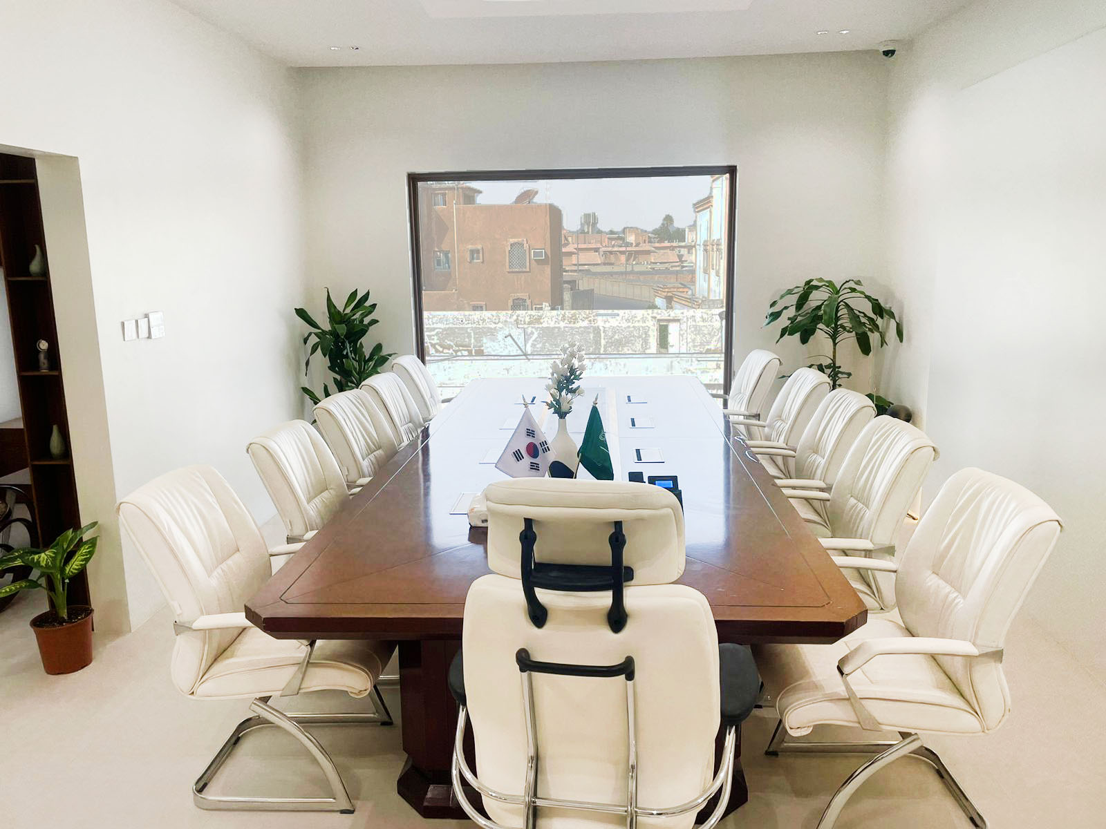 Office Remodeling Project Riyadh - modern workspace design by Hanjin E&T