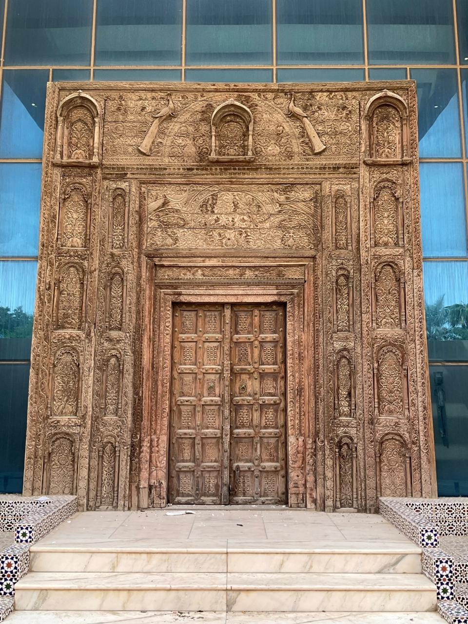 Office fit-out Riyadh - GBC office entrance before renovation