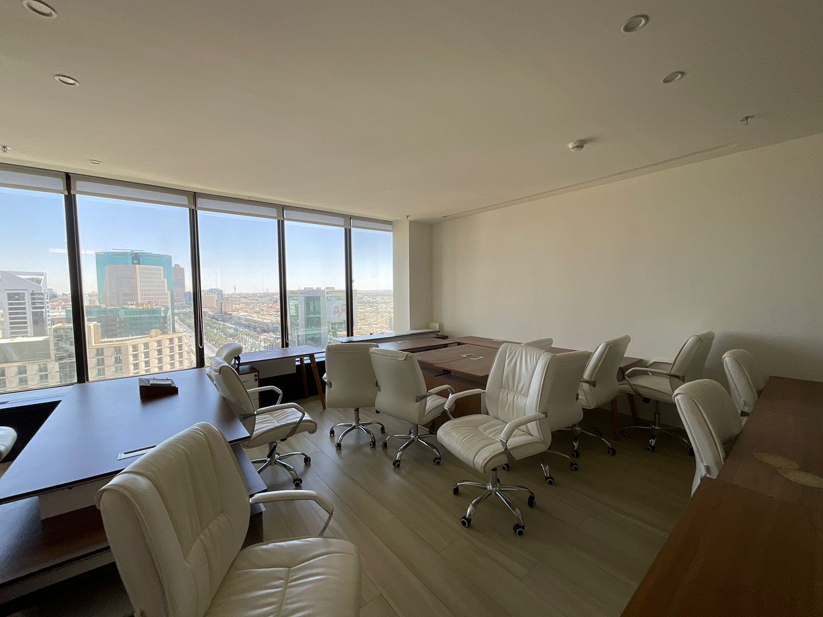 Office fit-out Riyadh before - Hanwha project meeting room