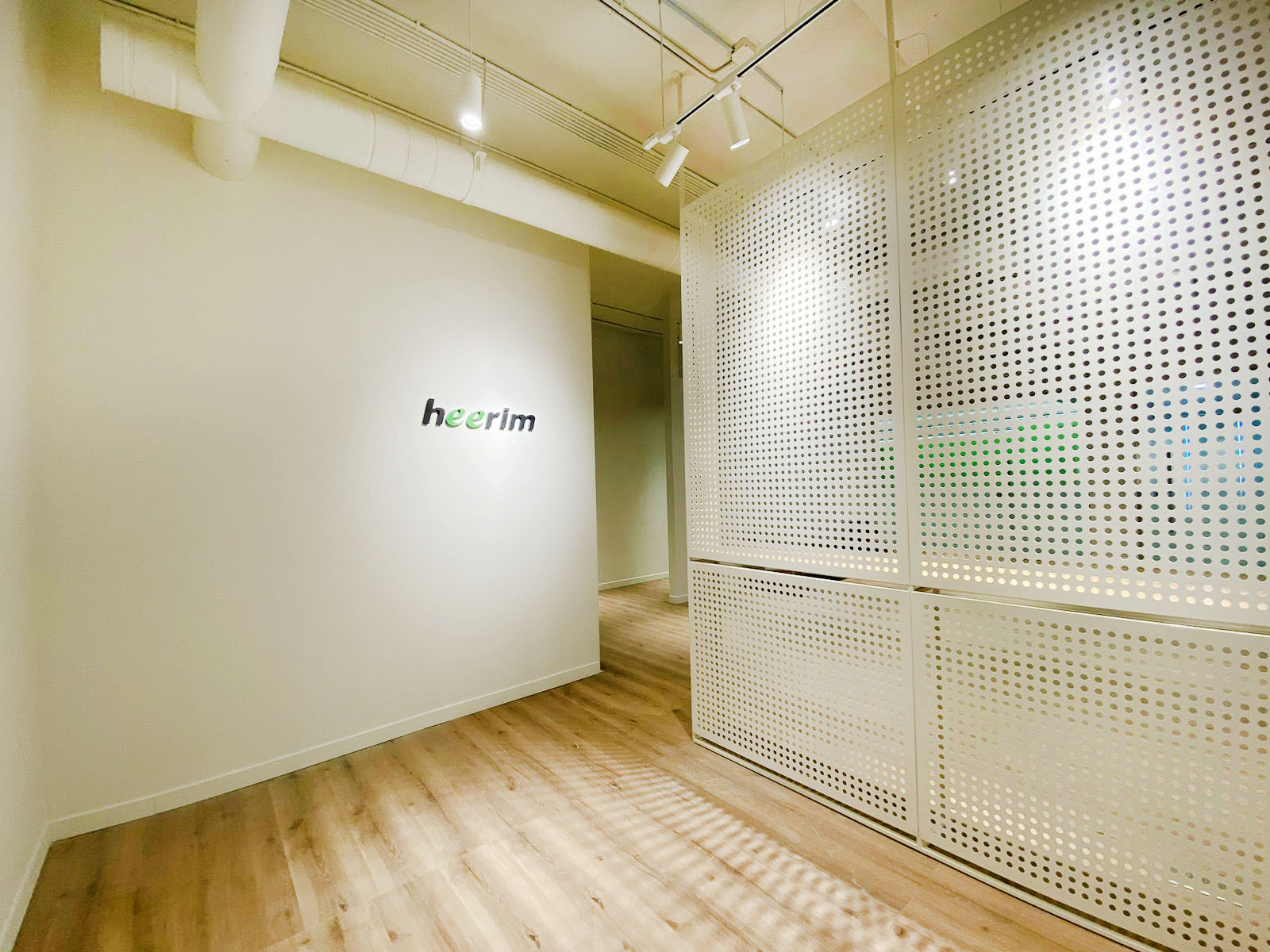 Office fit-out Riyadh - contemporary office design Heerim 2024