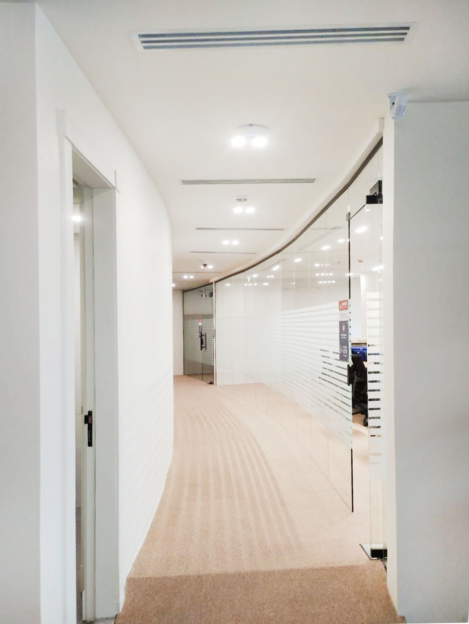 Office fit-out Riyadh – LIG NEX1 open workspace by Hanjin E&T