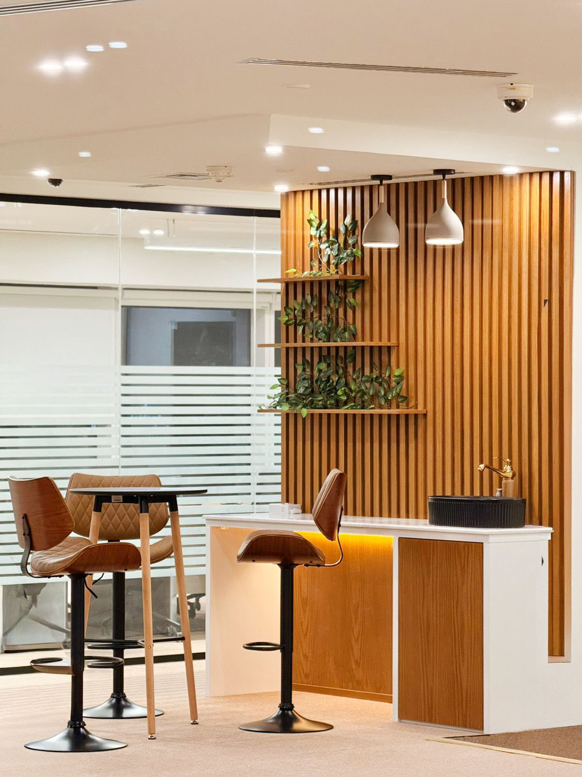 Office fit-out Riyadh – LIG NEX1 lounge area by Hanjin E&T