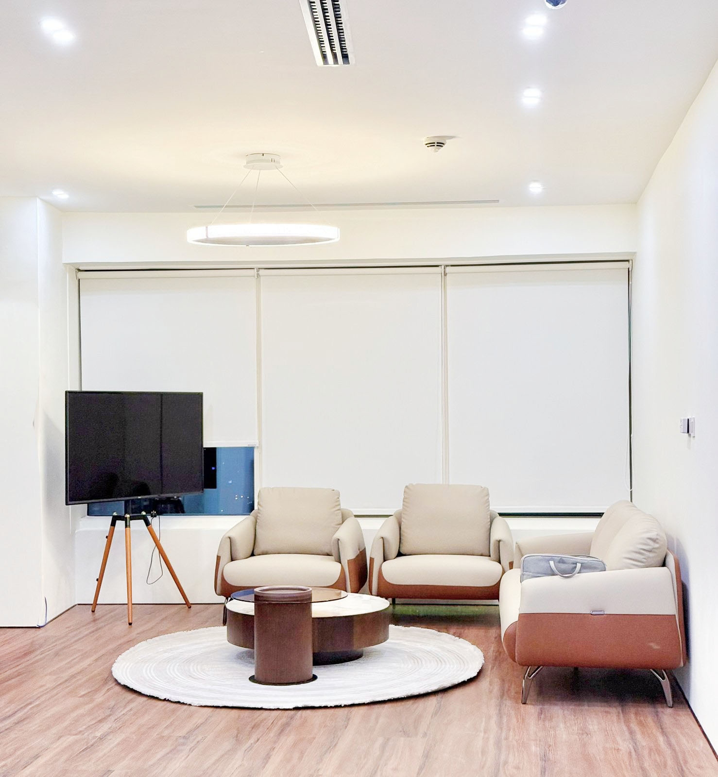 LIG NEX1 completed office remodeling